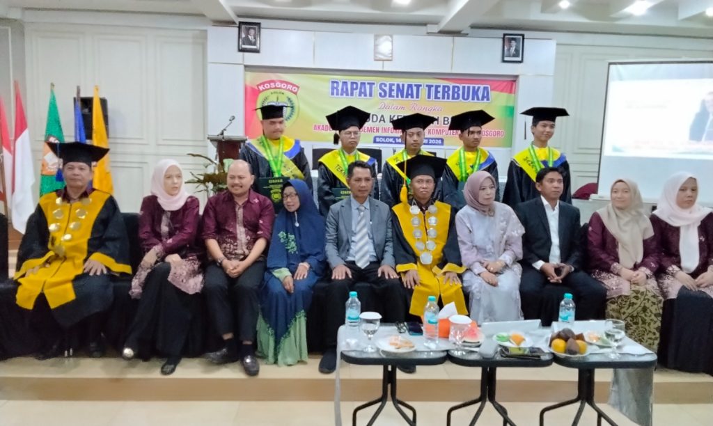Wisuda AMIK Kosgoro Ke-17 Berlangsung Lancar dan Sukses