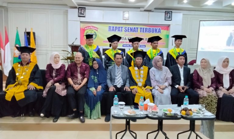 Wisuda AMIK Kosgoro Ke-17 Berlangsung Lancar dan Sukses